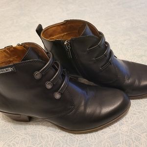 Pikolinos leather ankle boots